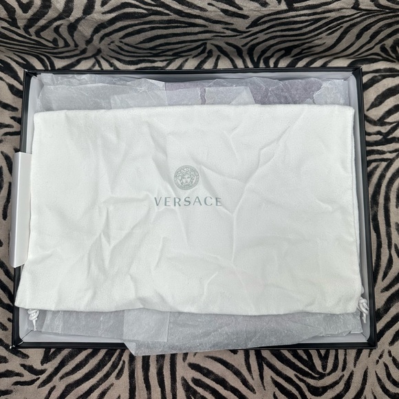 Versace - Picture 7 of 7